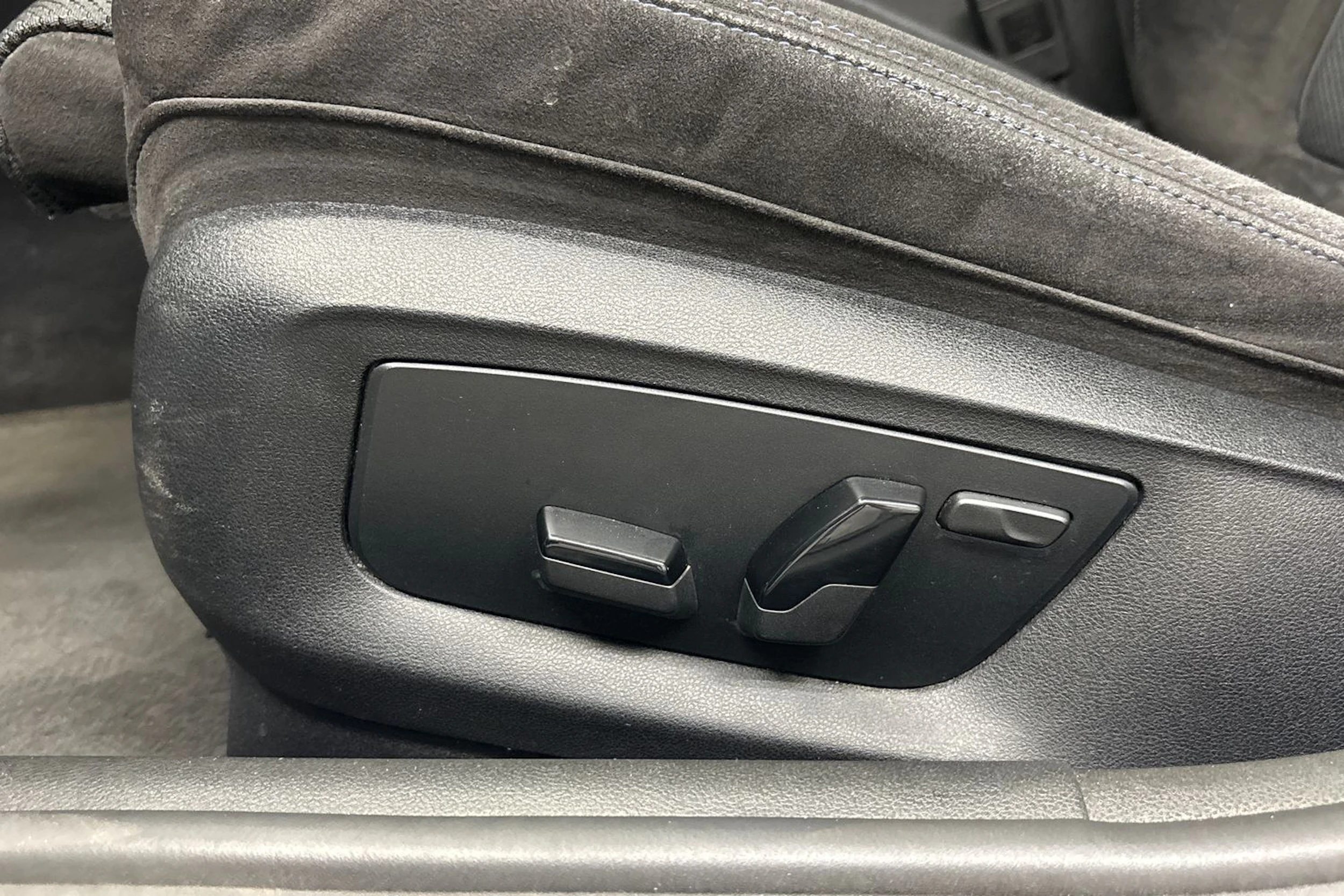 valkoinen BMW 520 2018 kuva 29.