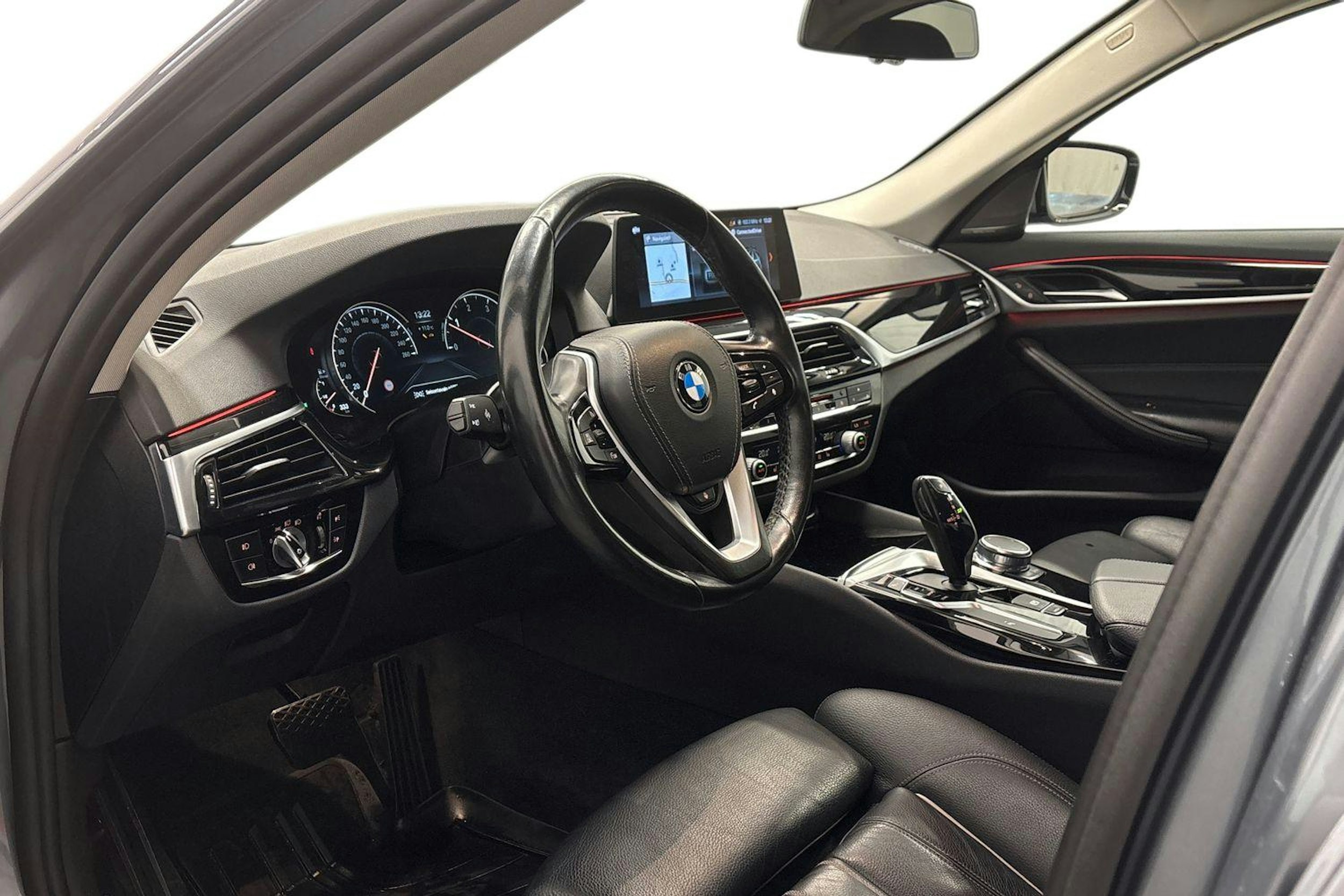 harmaa BMW 520 2018 kuva 6.
