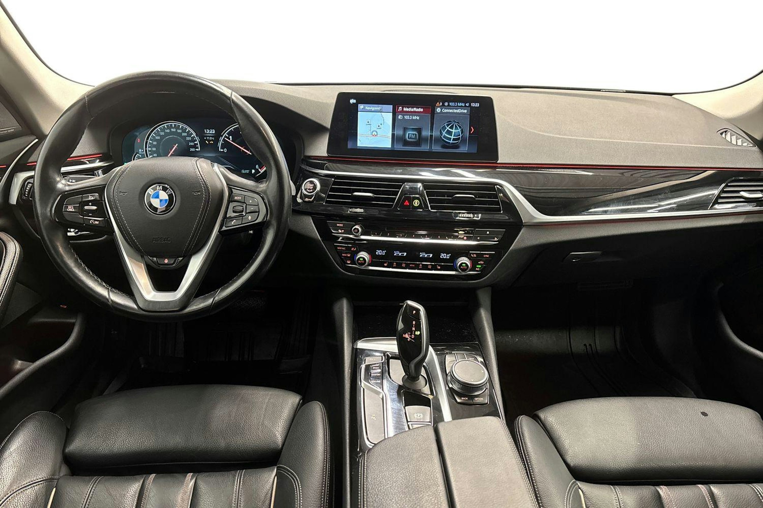 harmaa BMW 520 2018 kuva 7.