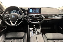 harmaa BMW 520 2018 kuva 7.