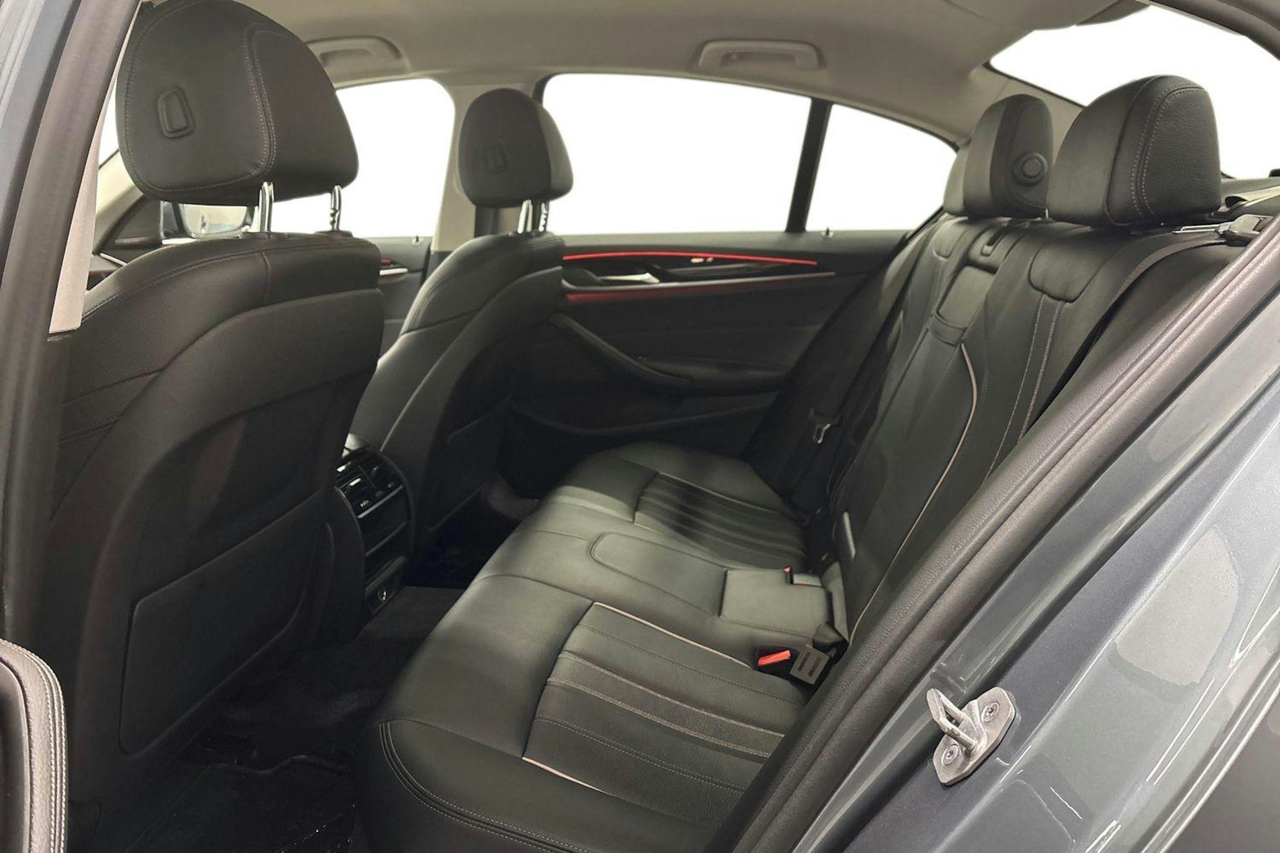 harmaa BMW 520 2018 kuva 8.