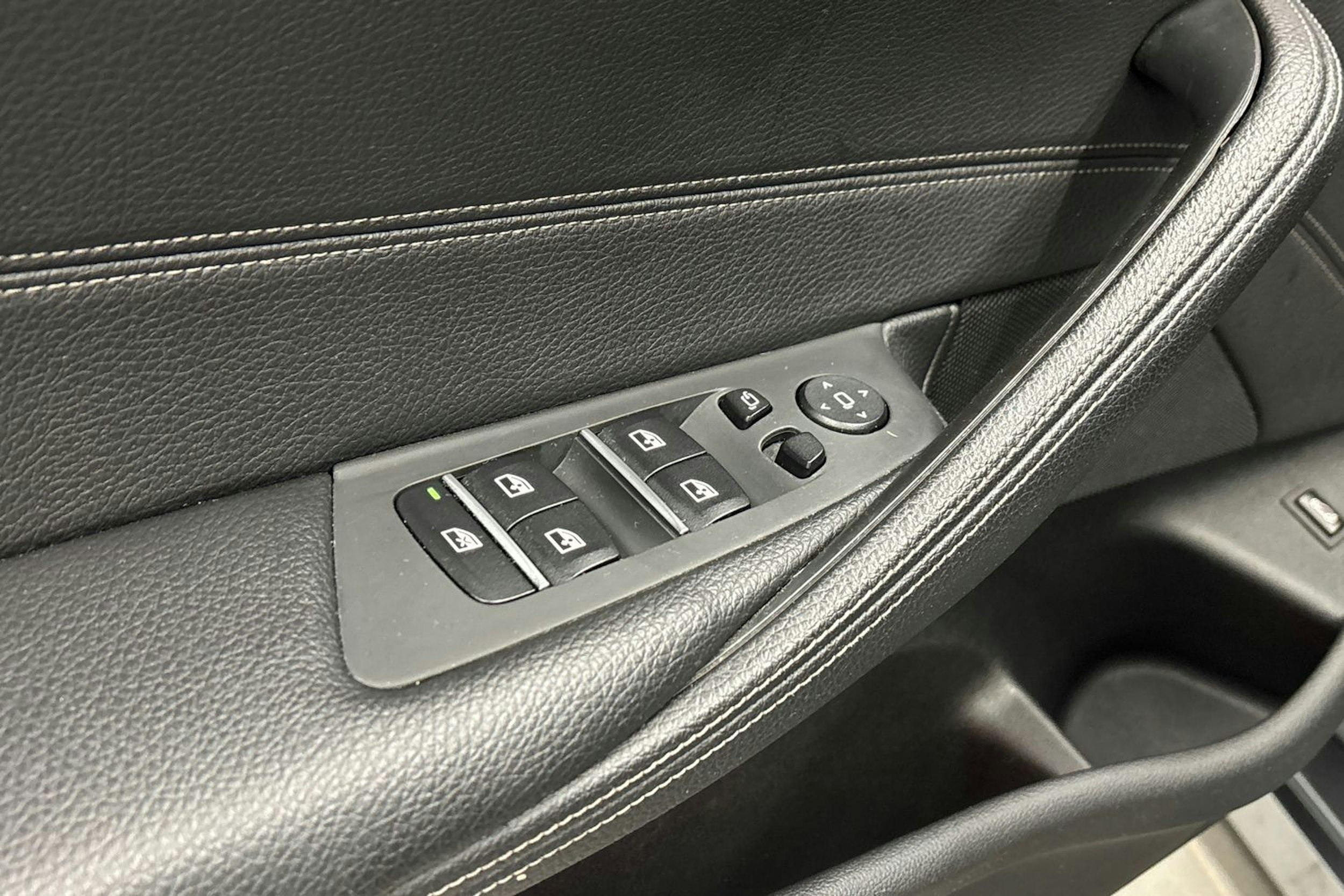 harmaa BMW 520 2018 kuva 14.