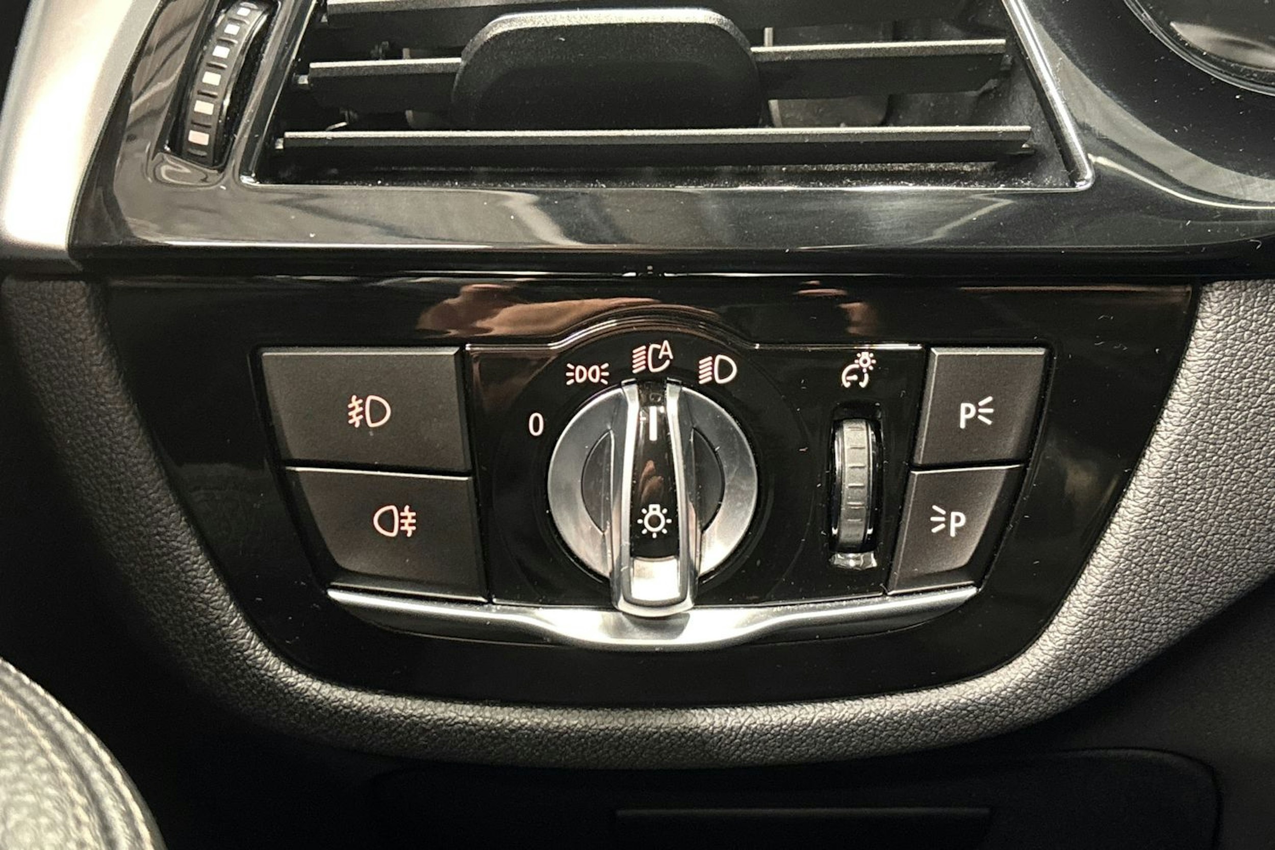 harmaa BMW 520 2018 kuva 17.