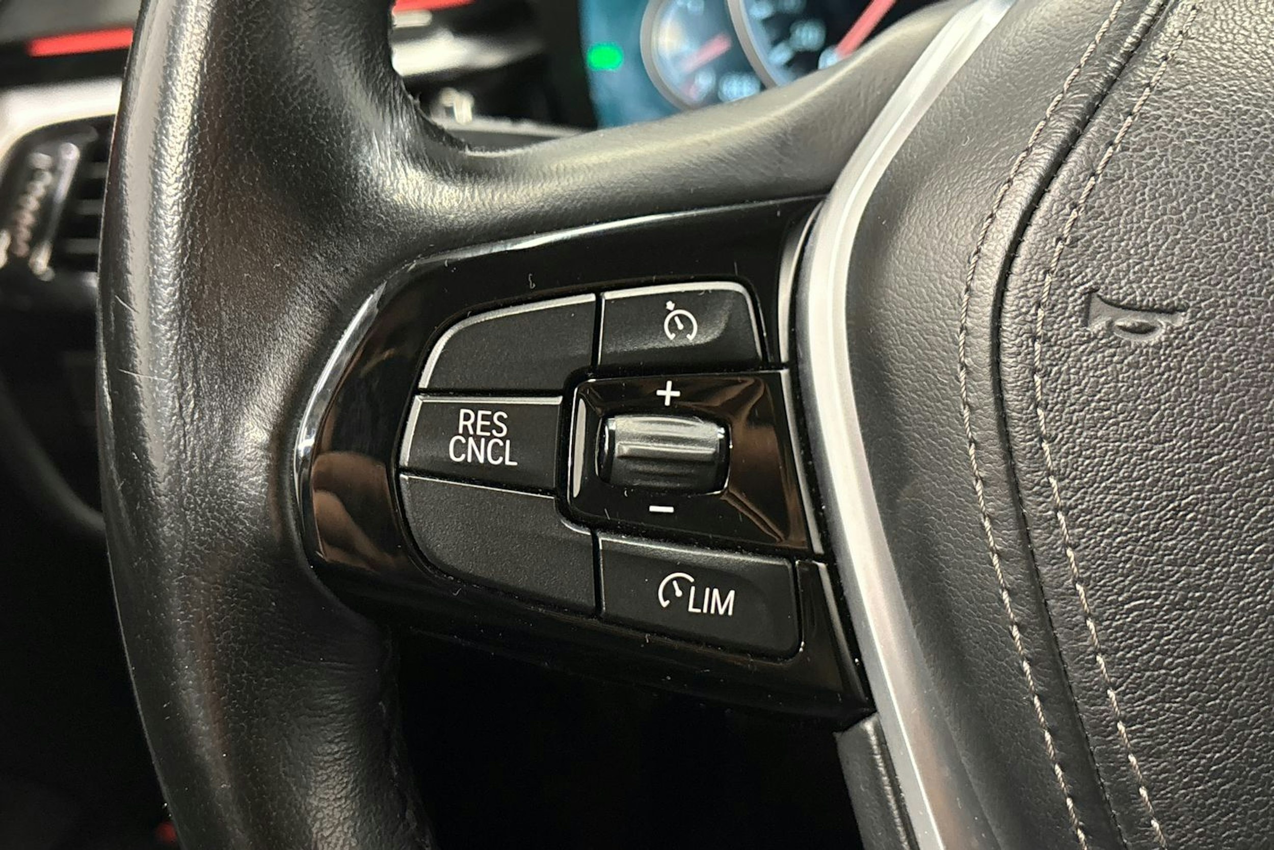 harmaa BMW 520 2018 kuva 18.