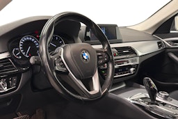 Harmaa BMW 520 2018 kuva 7.