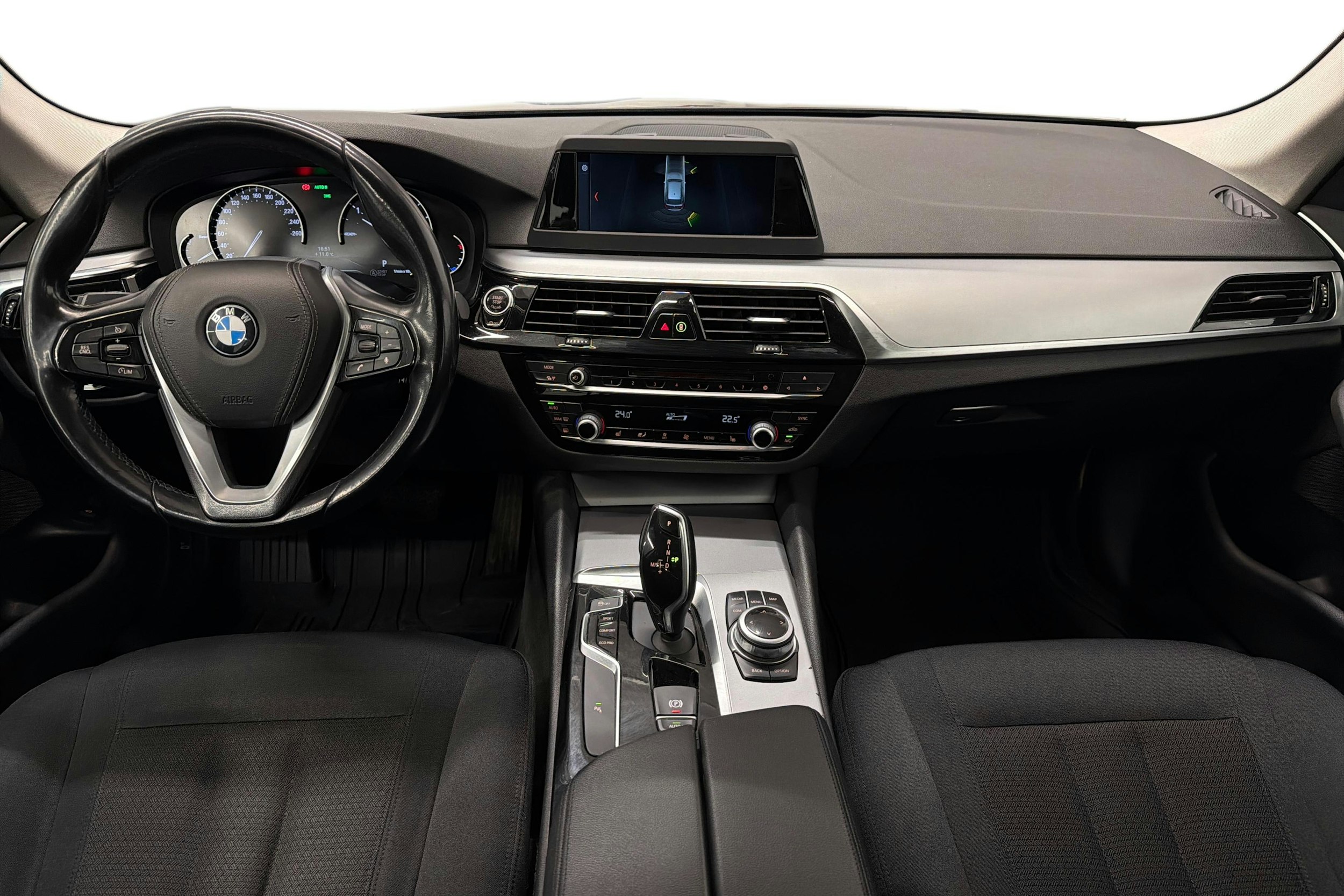 Harmaa BMW 520 2018 kuva 9.