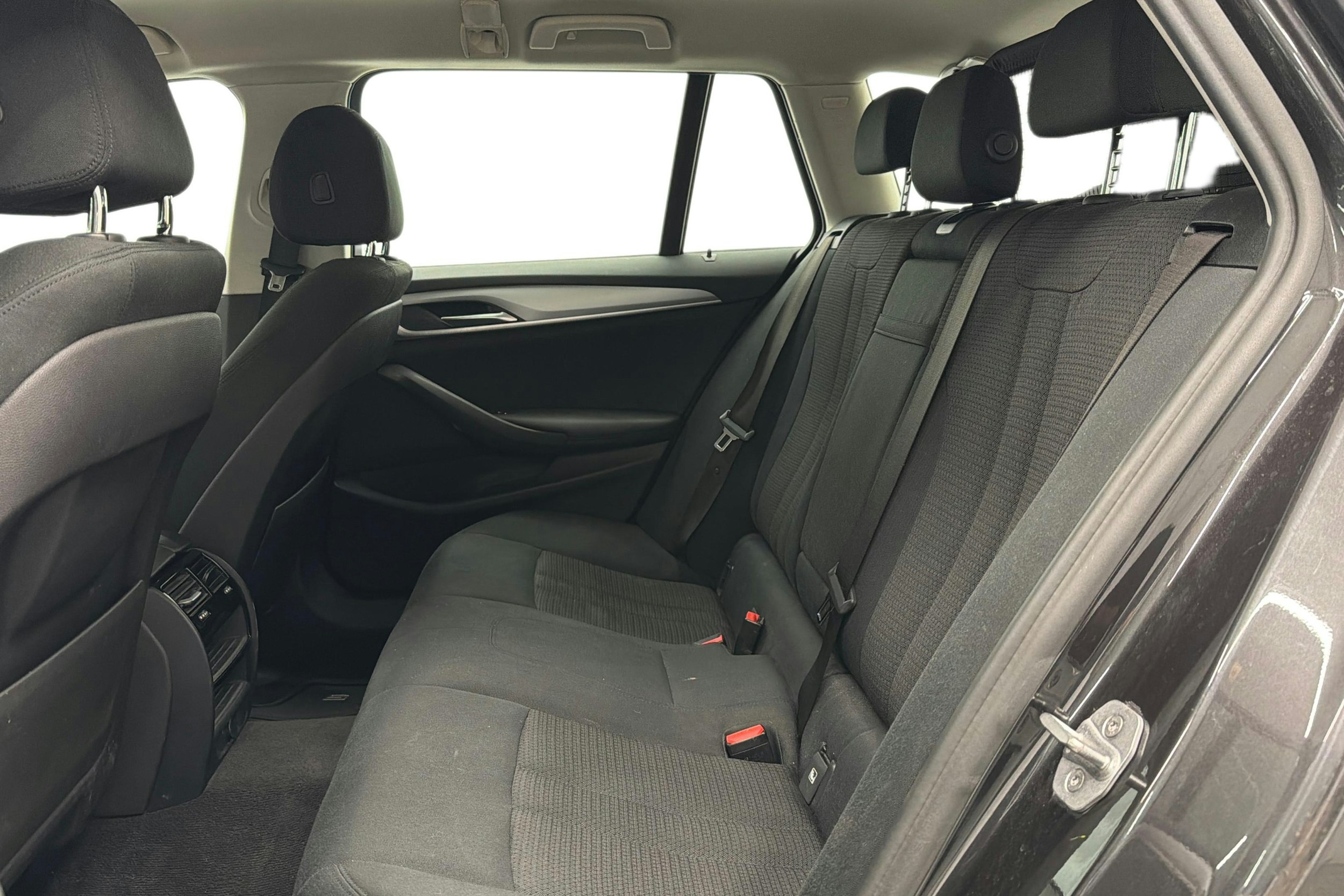 Harmaa BMW 520 2018 kuva 10.