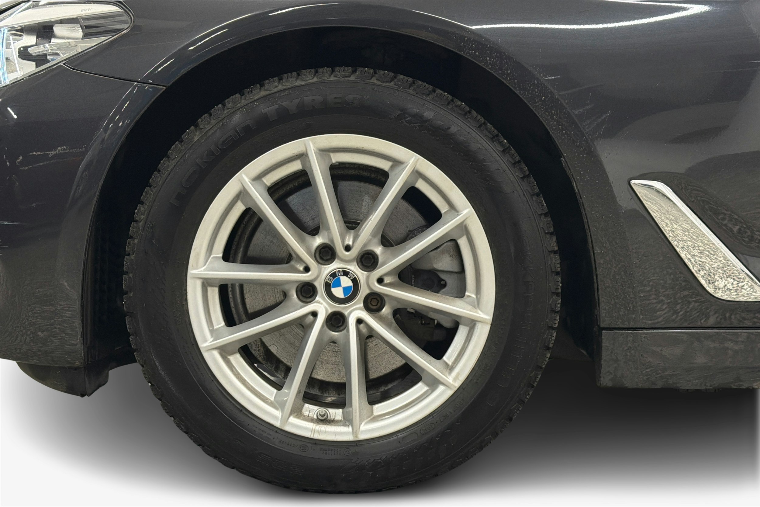 Harmaa BMW 520 2018 kuva 11.