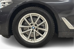 Harmaa BMW 520 2018 kuva 11.