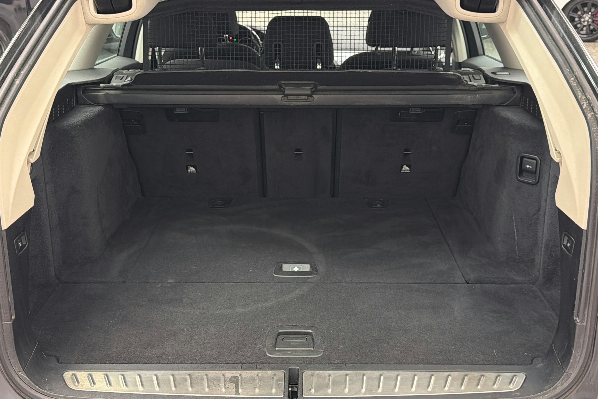 Harmaa BMW 520 2018 kuva 14.