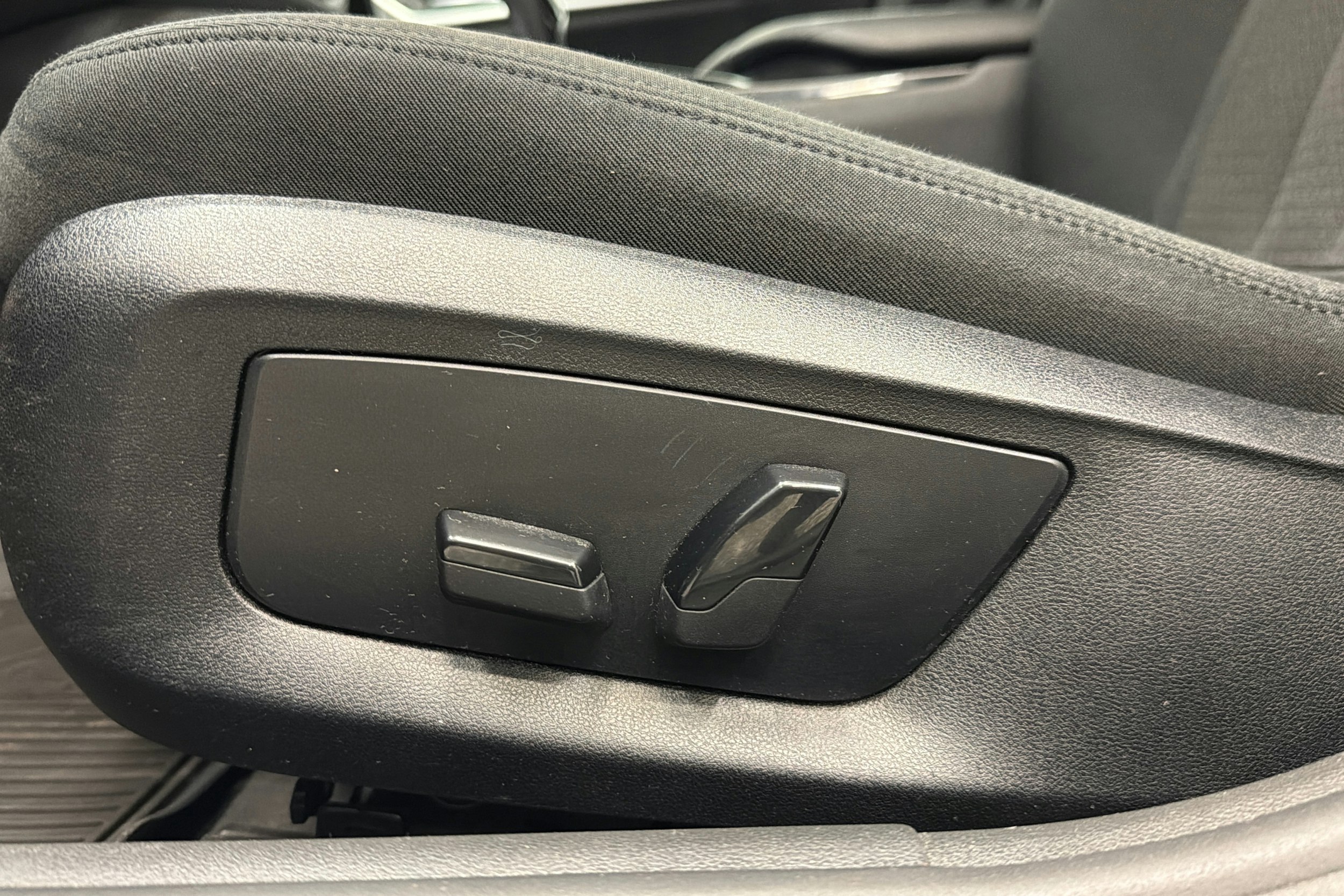 Harmaa BMW 520 2018 kuva 17.