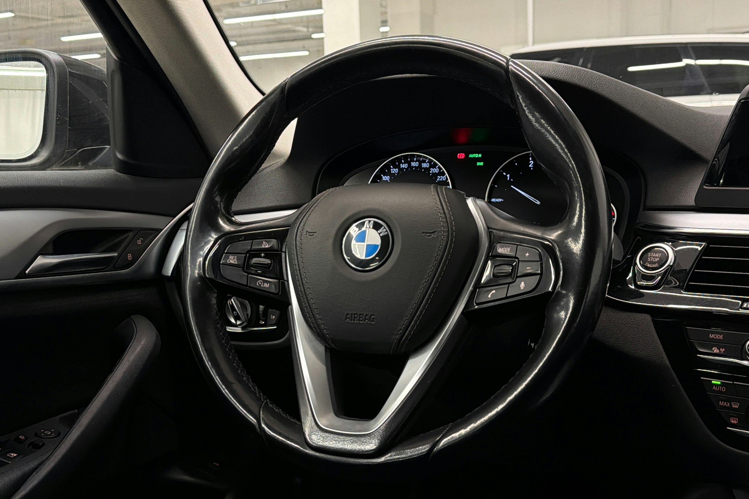 Harmaa BMW 520 2018 kuva 18.