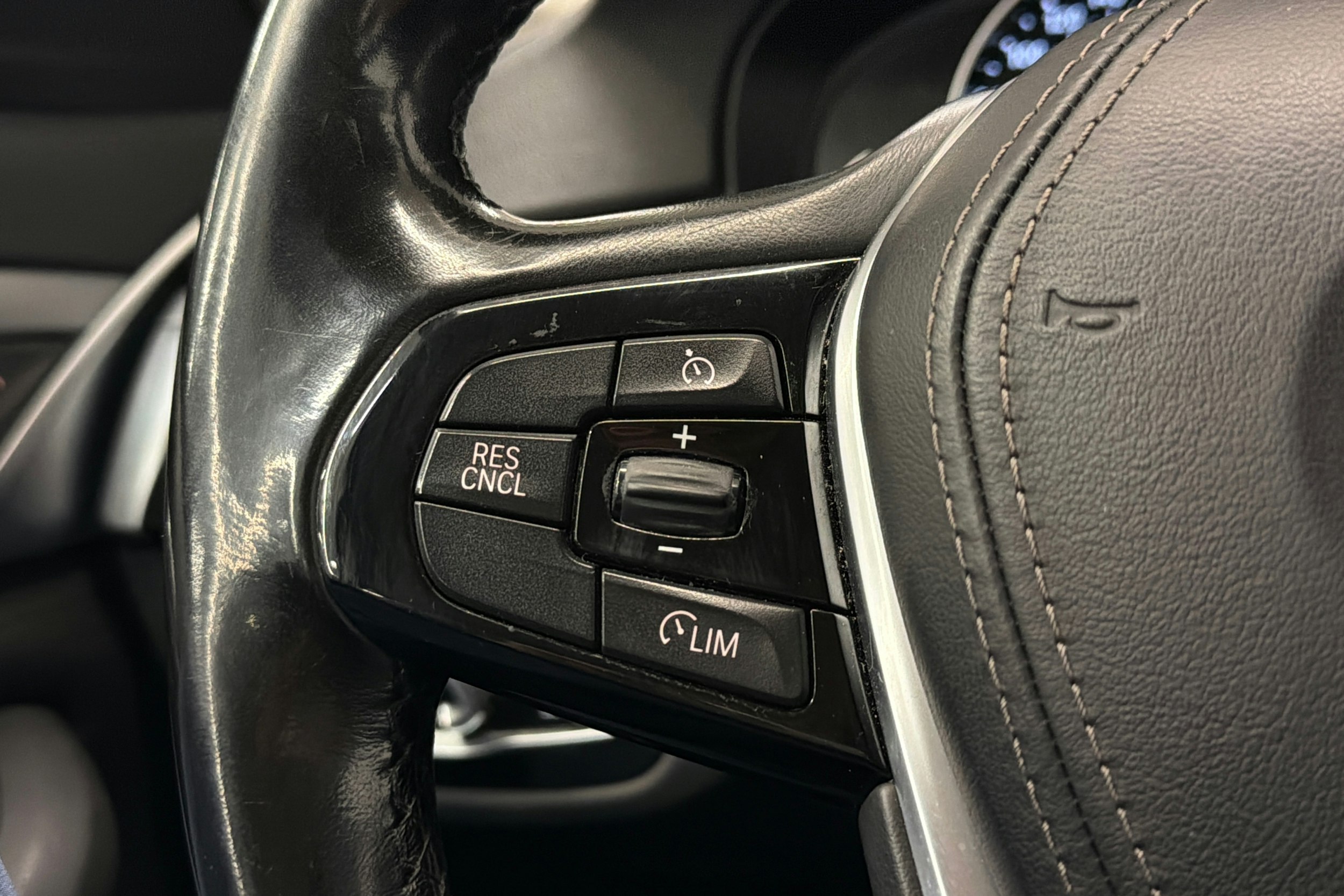 Harmaa BMW 520 2018 kuva 21.