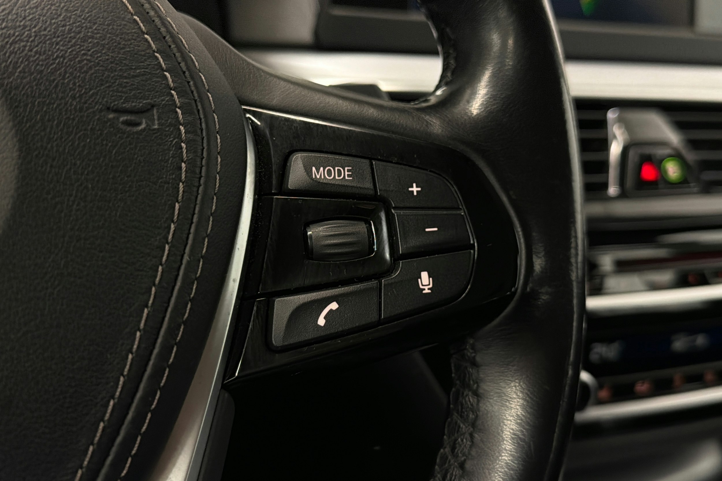 Harmaa BMW 520 2018 kuva 22.