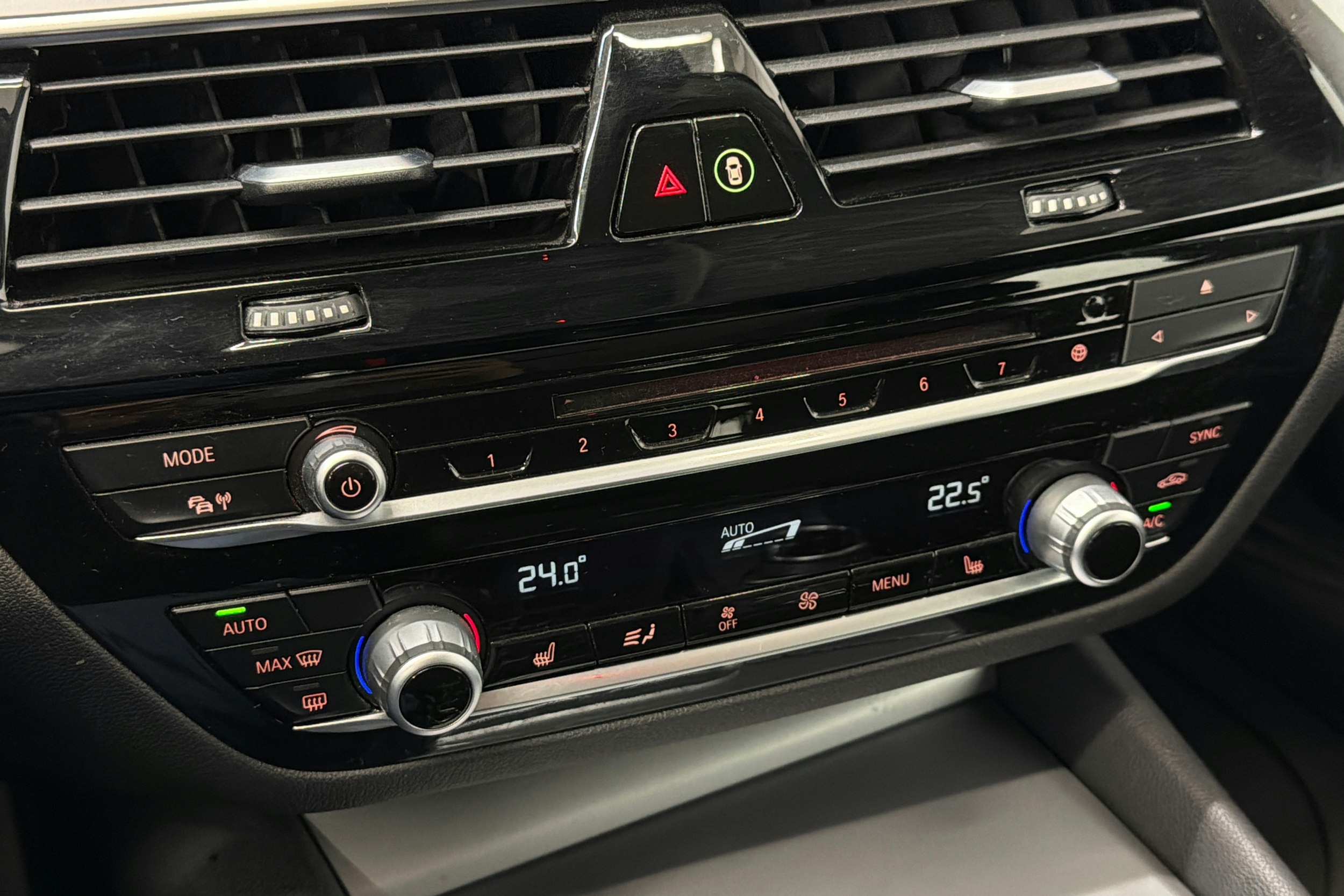 Harmaa BMW 520 2018 kuva 23.