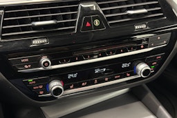 Harmaa BMW 520 2018 kuva 23.