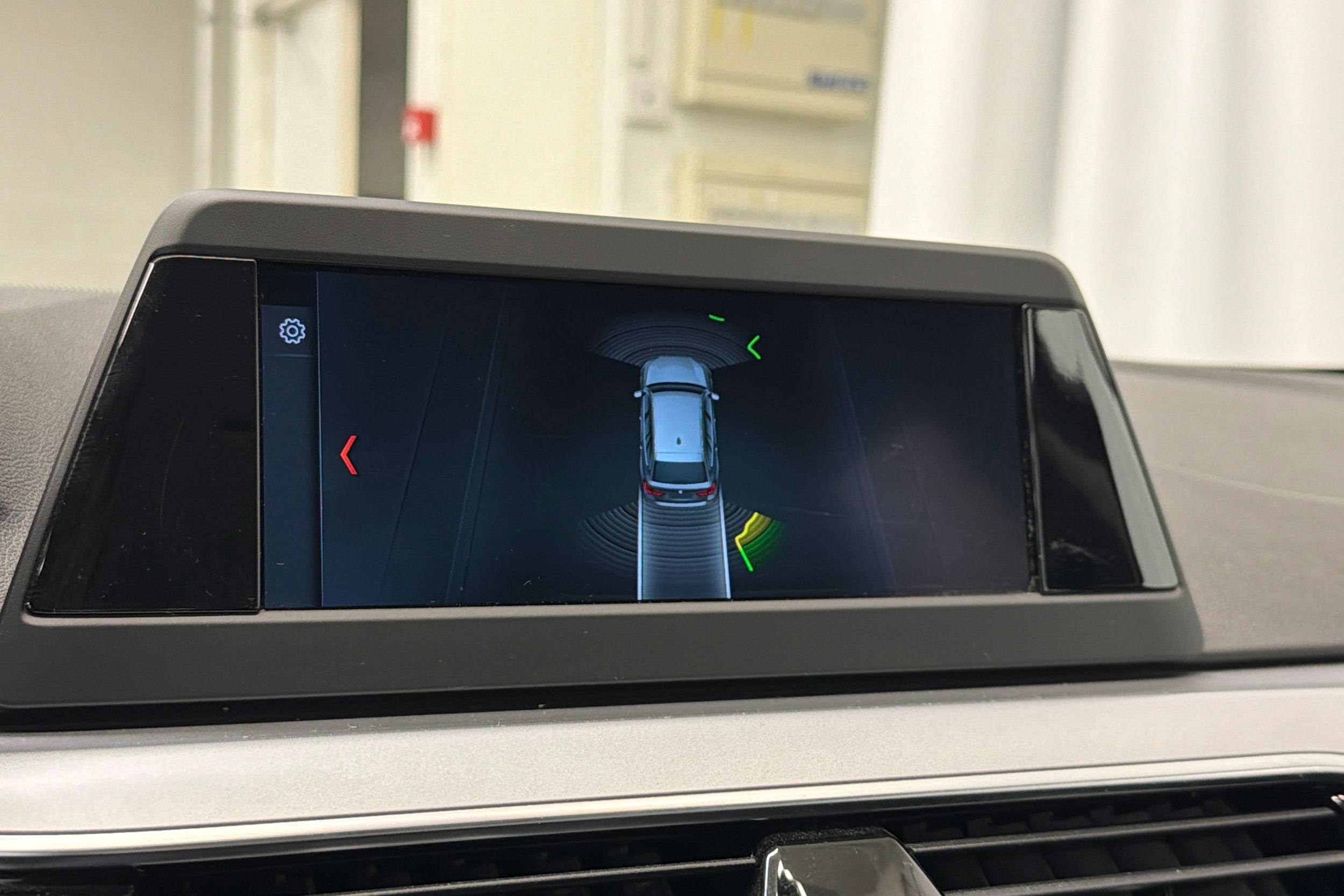 Harmaa BMW 520 2018 kuva 24.