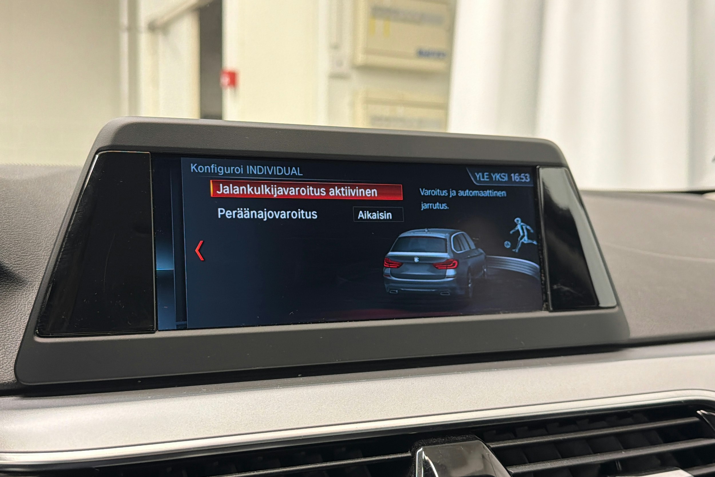 Harmaa BMW 520 2018 kuva 25.