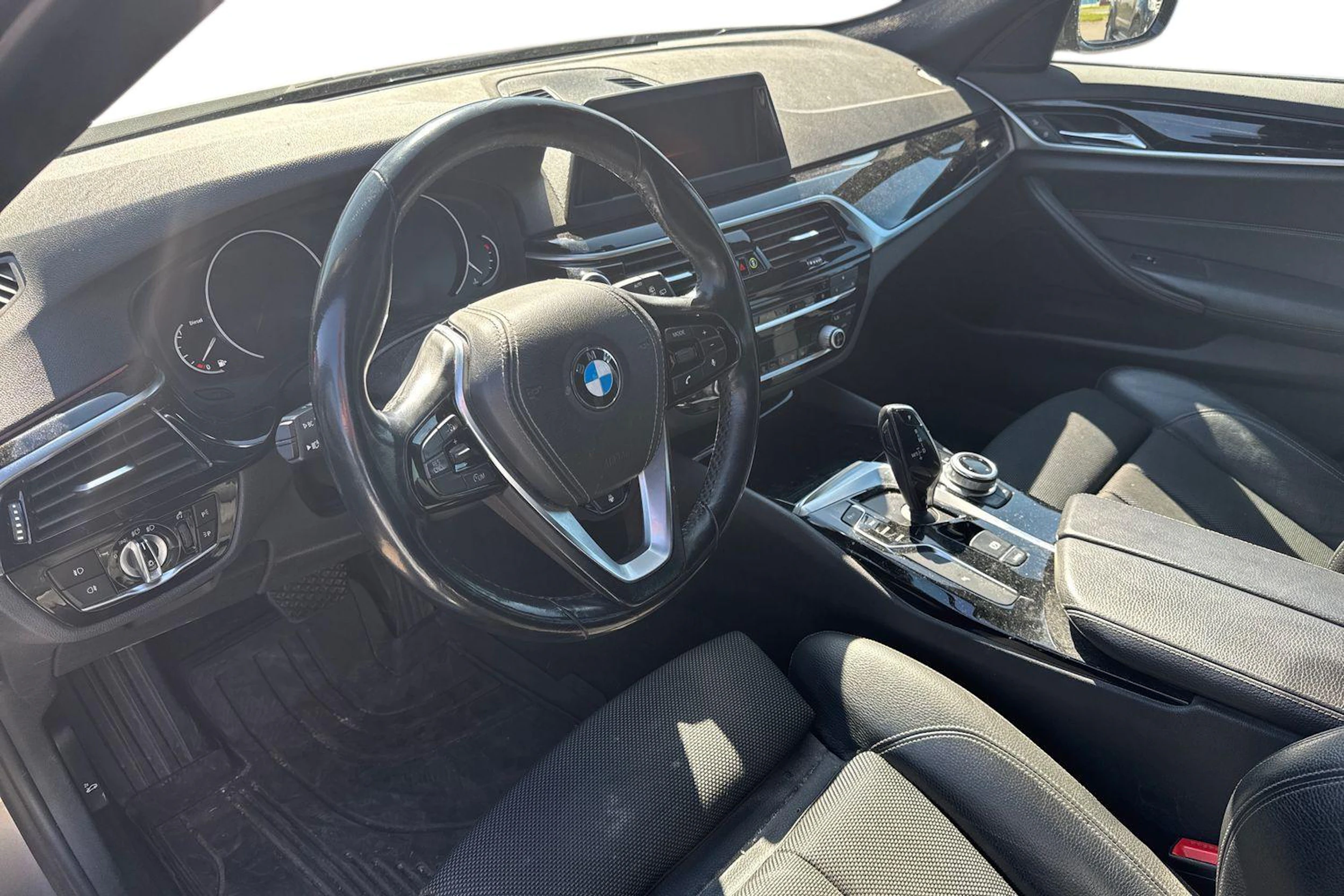 ruskea (beige) BMW 520 2018 kuva 3.
