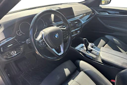 ruskea (beige) BMW 520 2018 kuva 3.