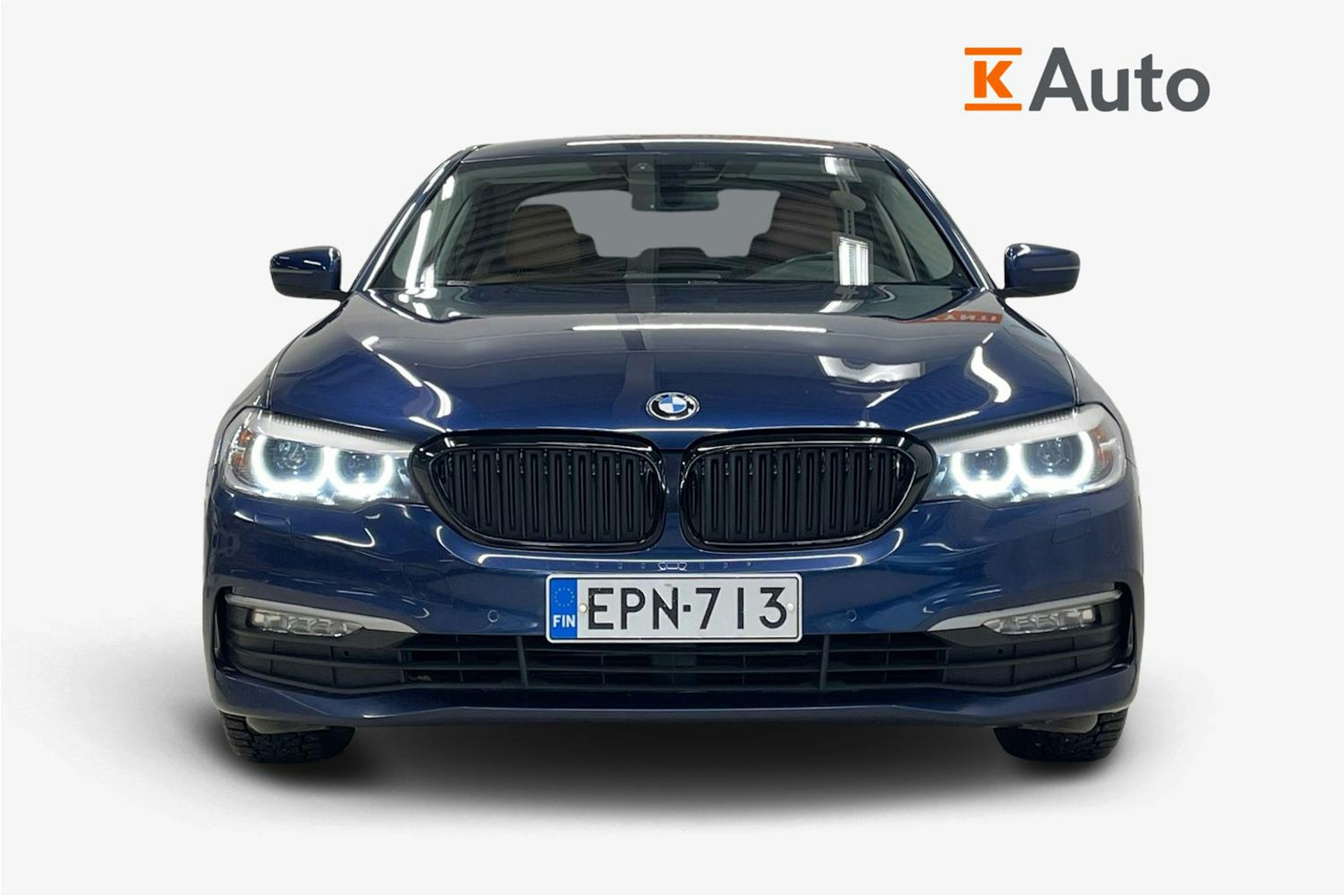 Sininen BMW 520 2018 kuva 4.