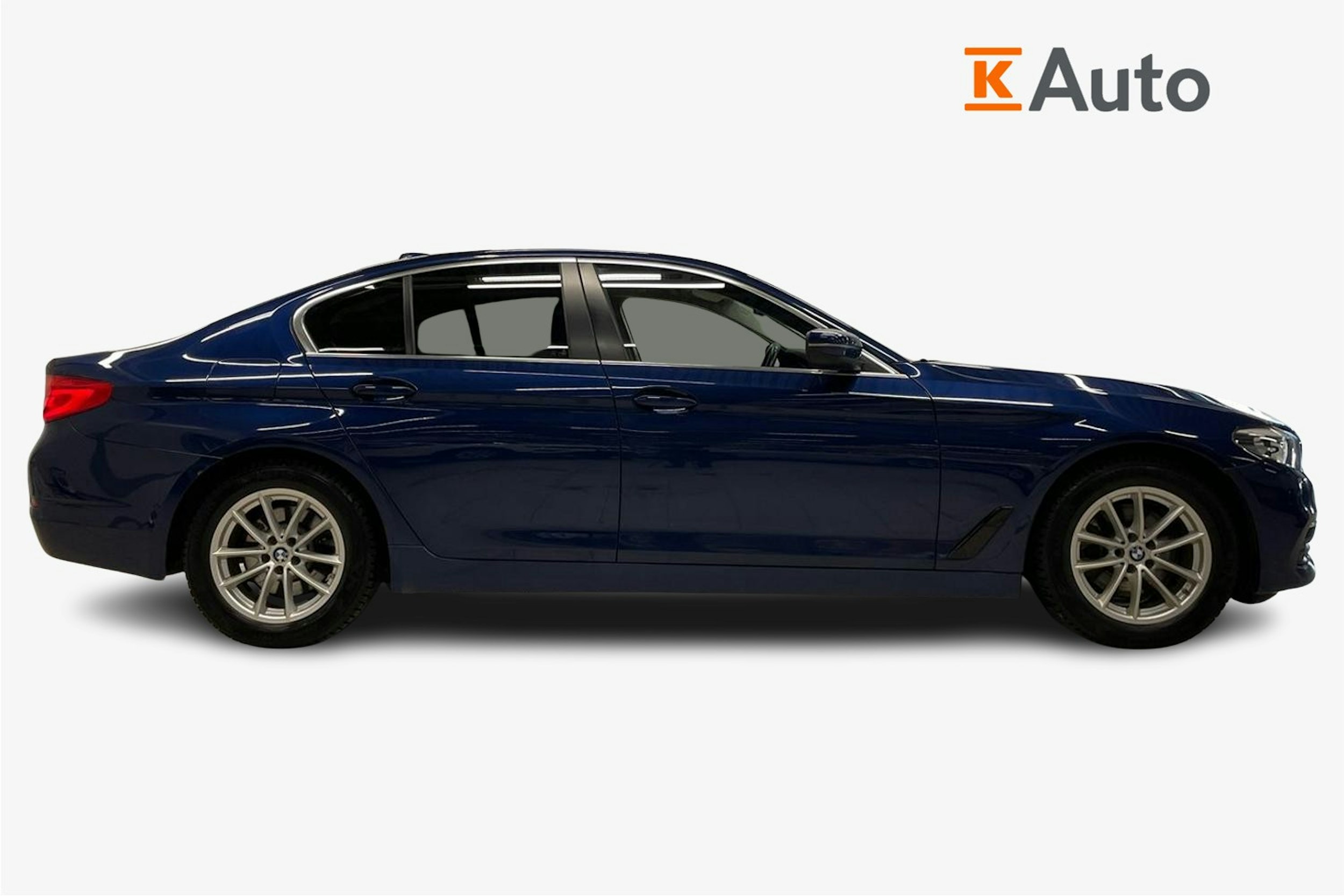 Sininen BMW 520 2018 kuva 5.