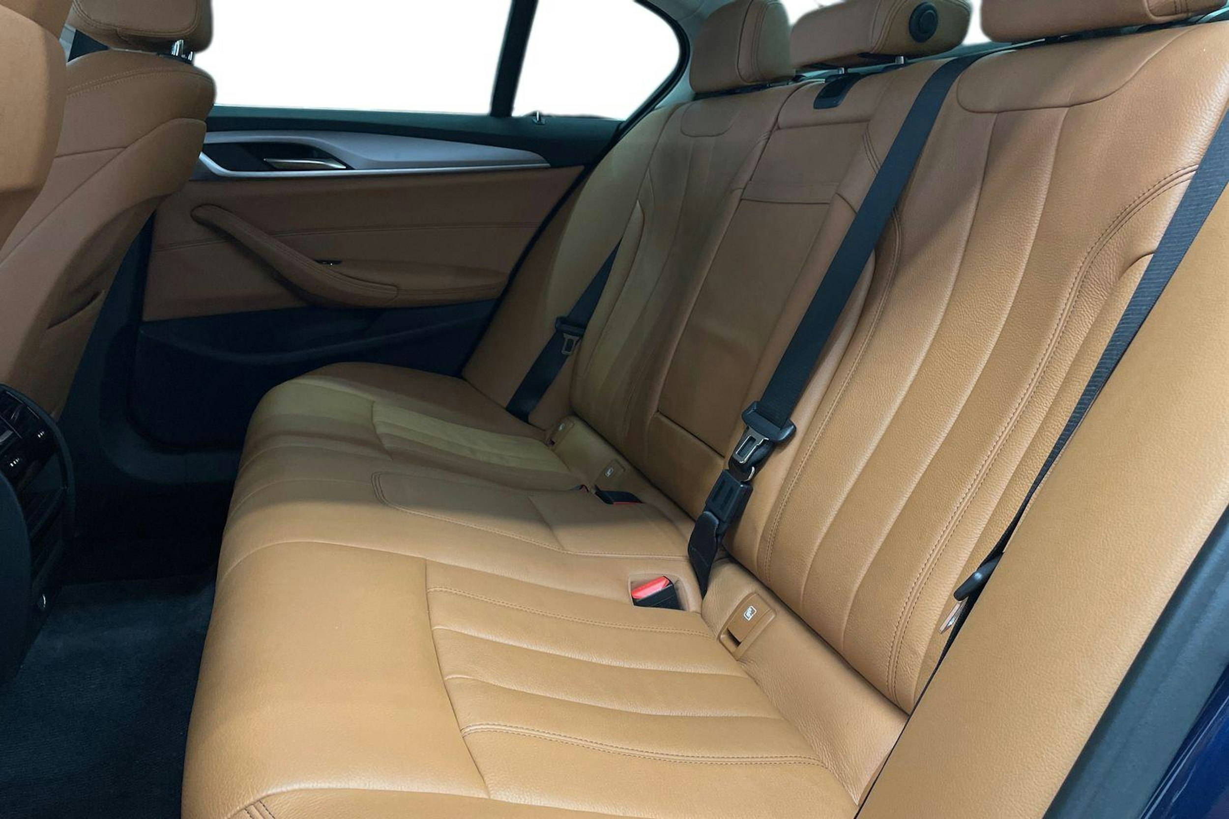 Sininen BMW 520 2018 kuva 8.