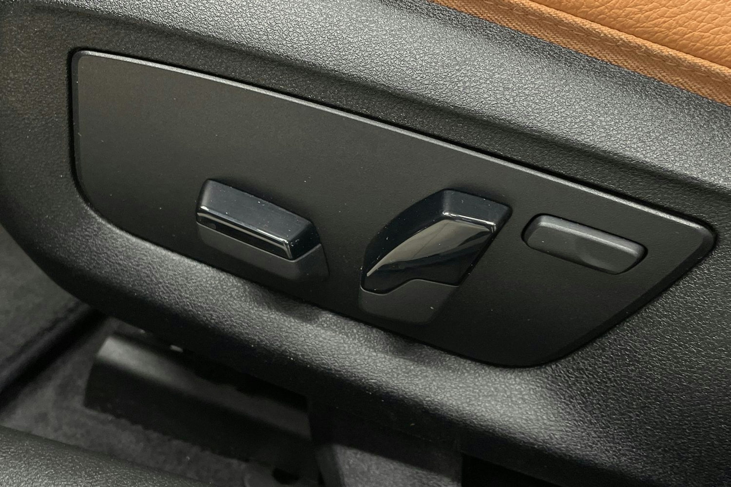 Sininen BMW 520 2018 kuva 12.