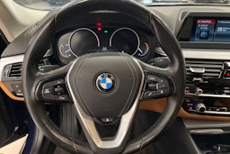 Sininen BMW 520 2018 kuva 13.