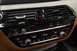 Sininen BMW 520 2018 kuva 18.