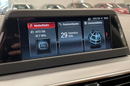 Sininen BMW 520 2018 kuva 19.