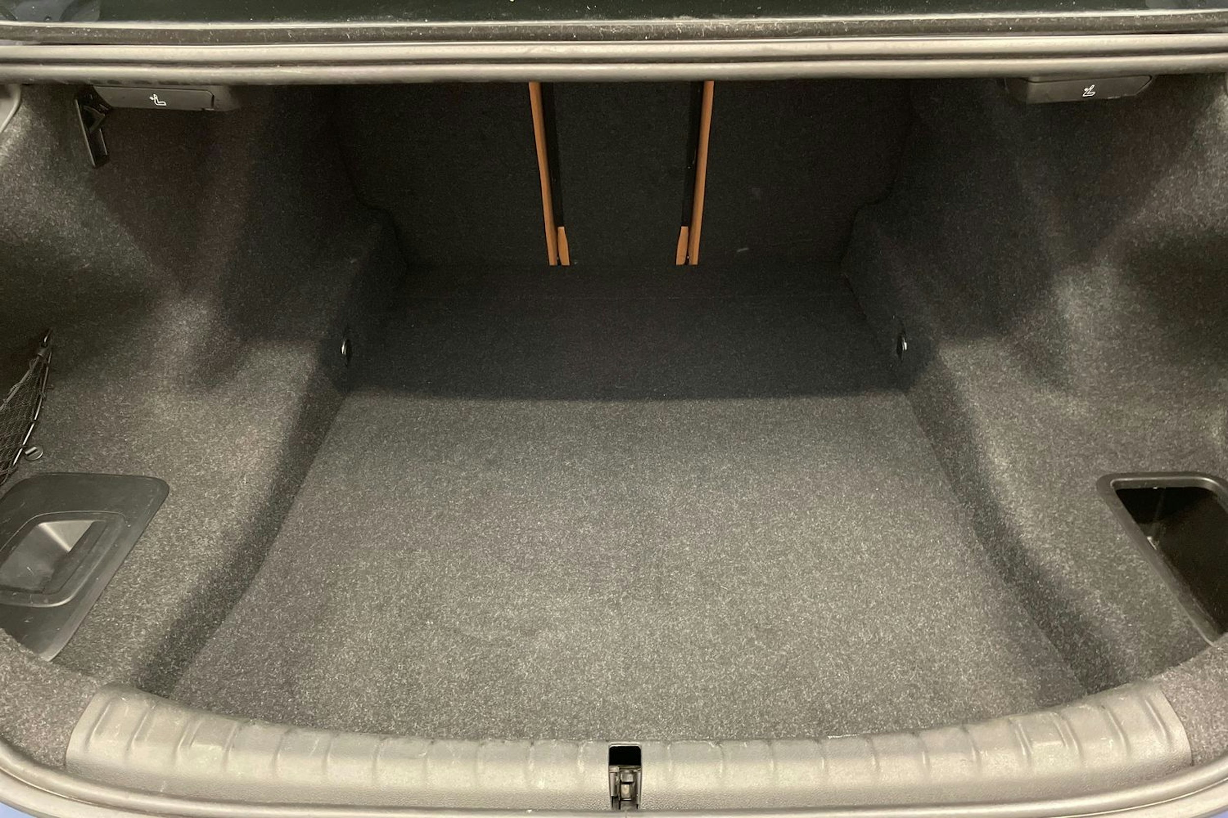 Sininen BMW 520 2018 kuva 20.