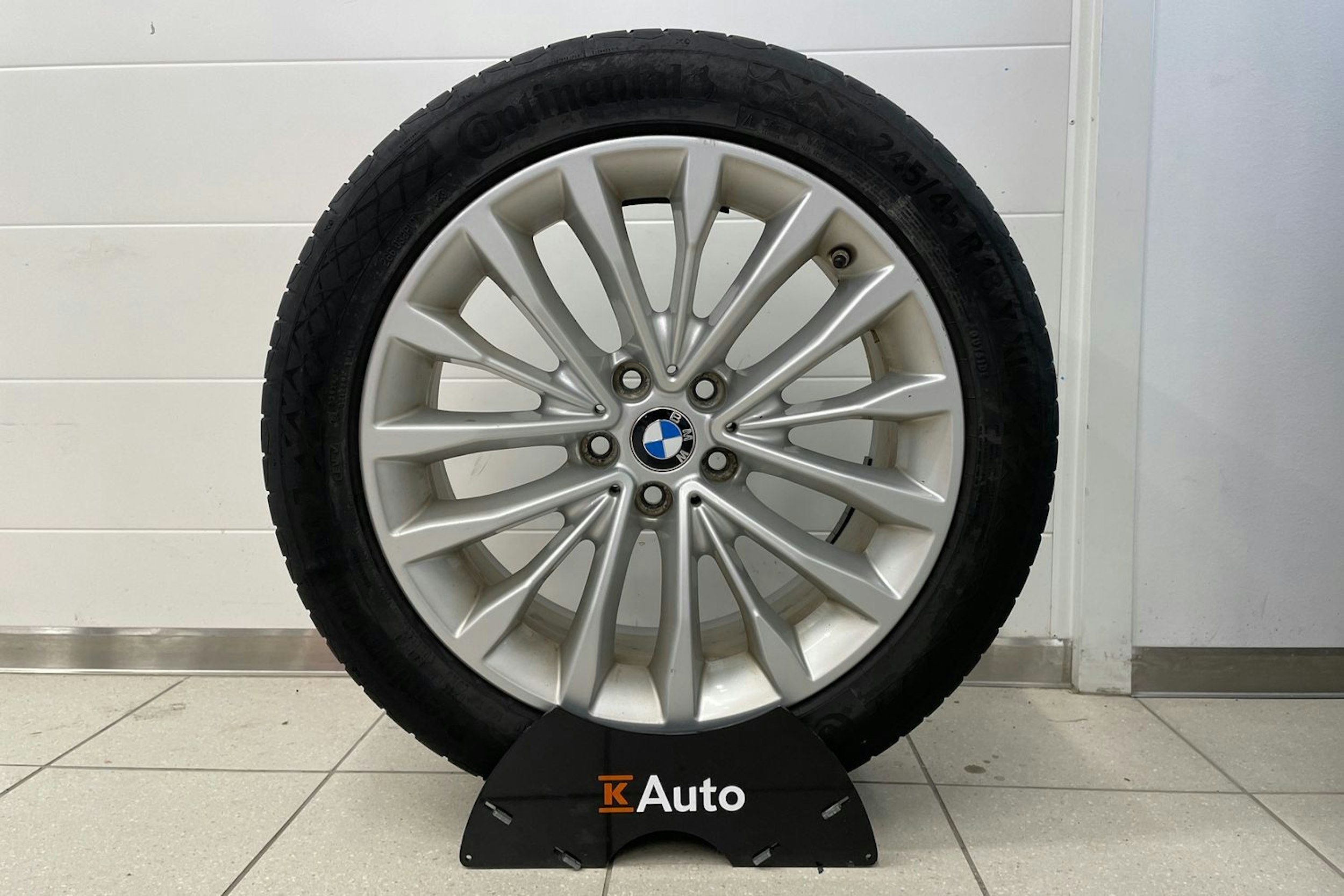 Sininen BMW 520 2018 kuva 22.