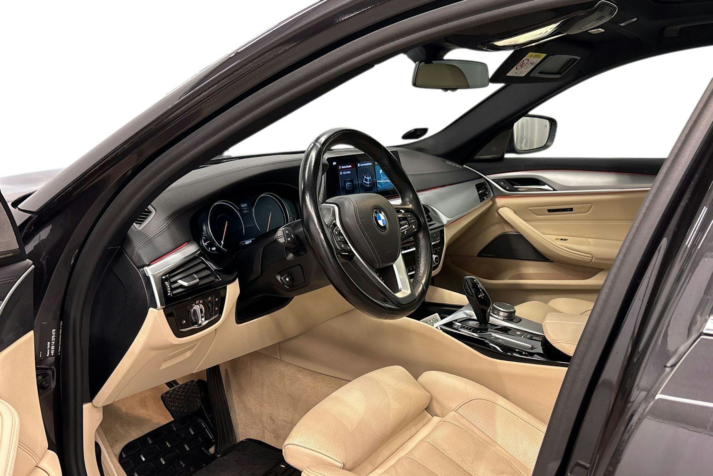 harmaa BMW 520 2018 kuva 7.