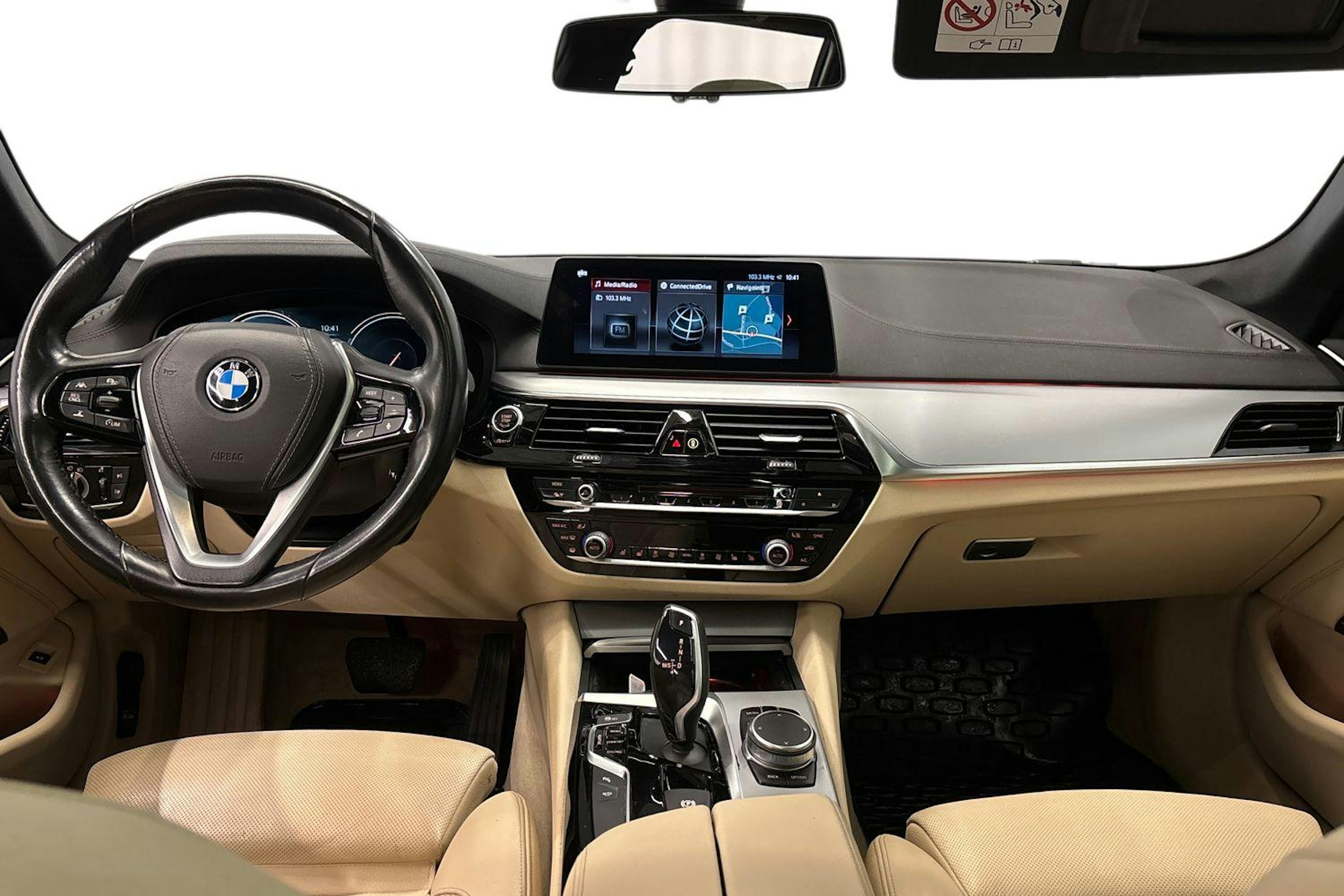 harmaa BMW 520 2018 kuva 9.