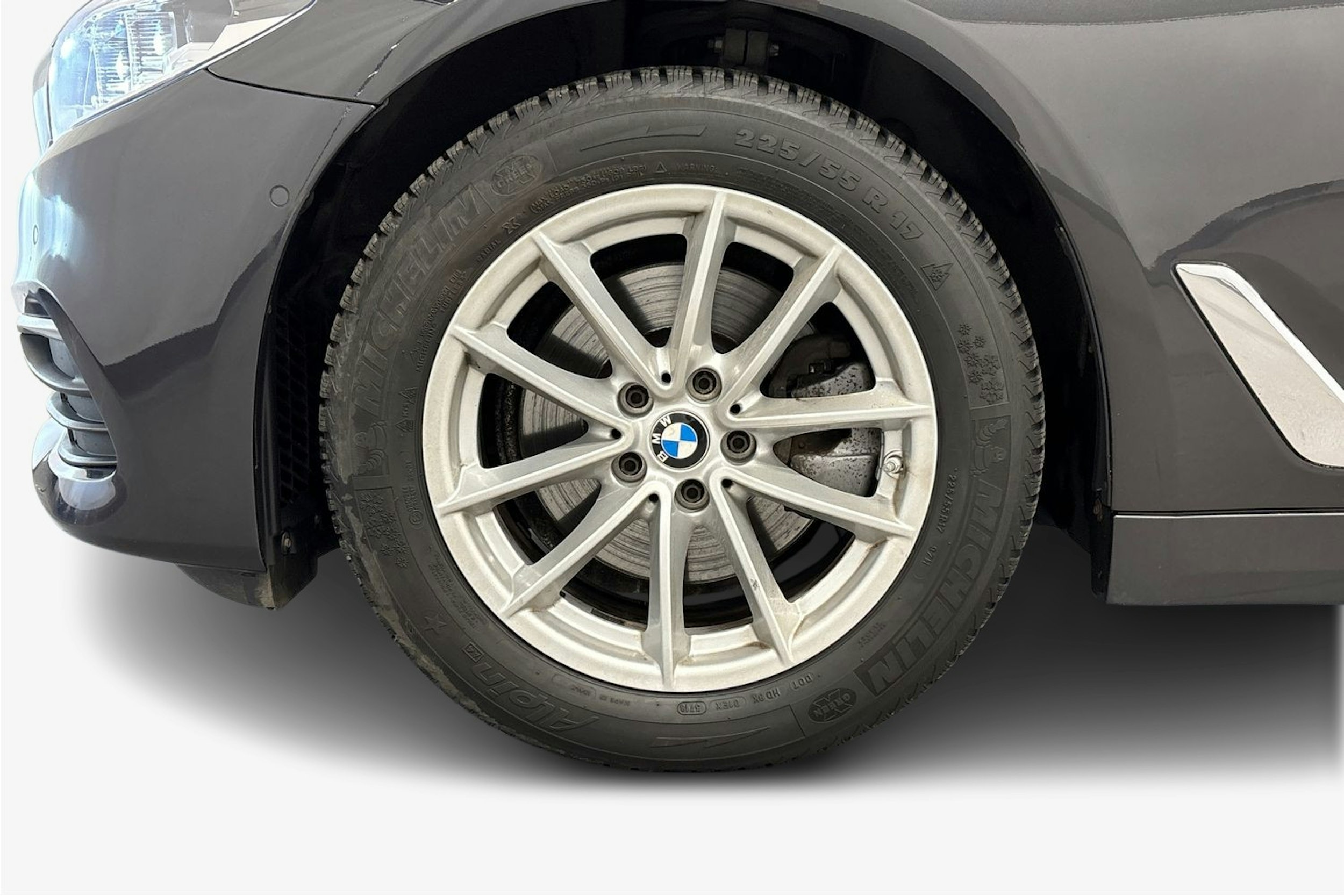 harmaa BMW 520 2018 kuva 11.