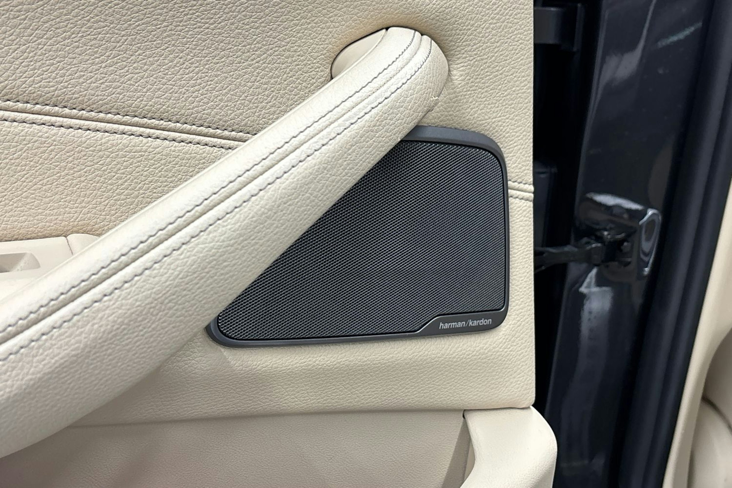 harmaa BMW 520 2018 kuva 17.