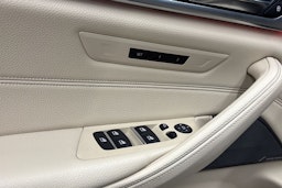 harmaa BMW 520 2018 kuva 18.