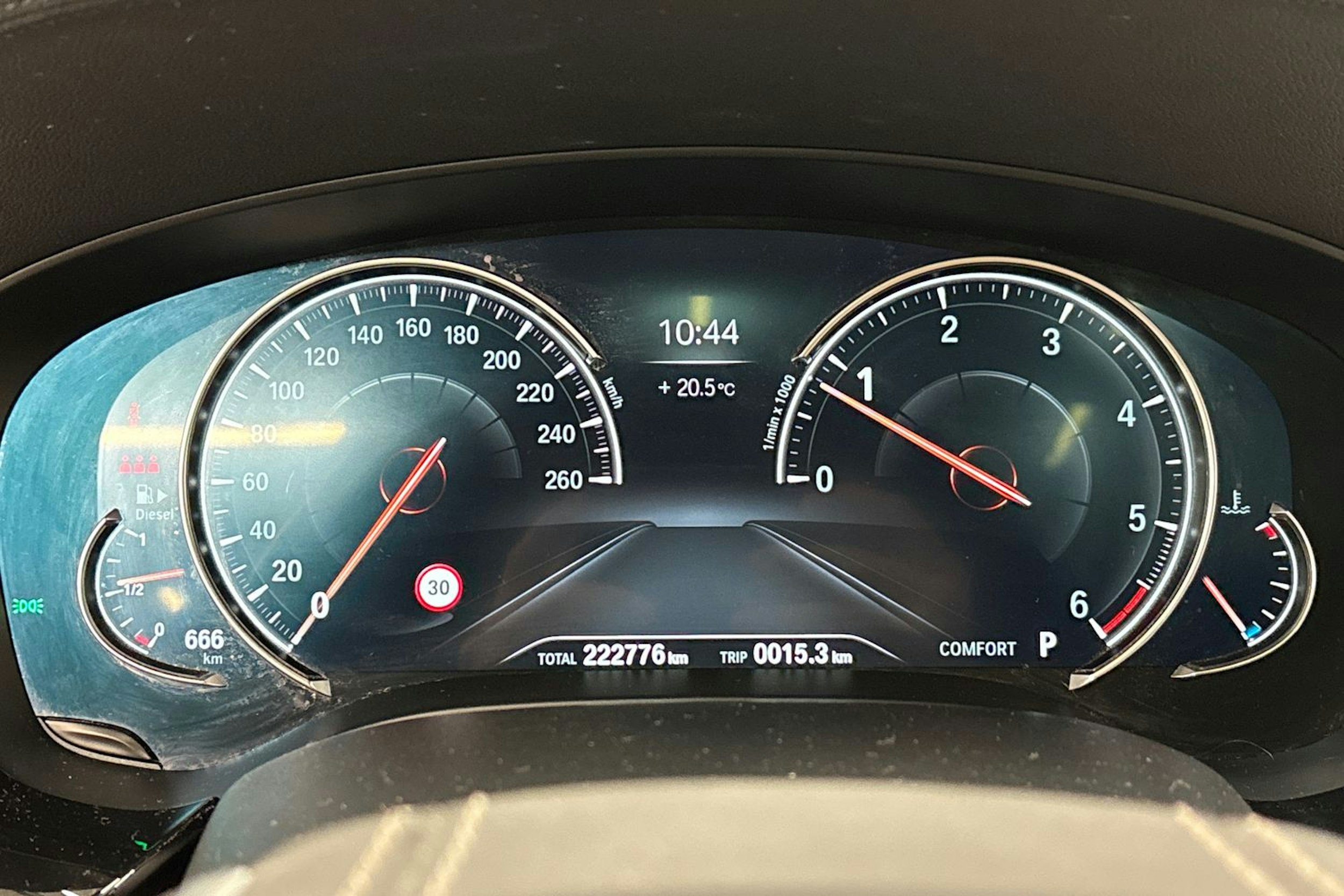 harmaa BMW 520 2018 kuva 23.