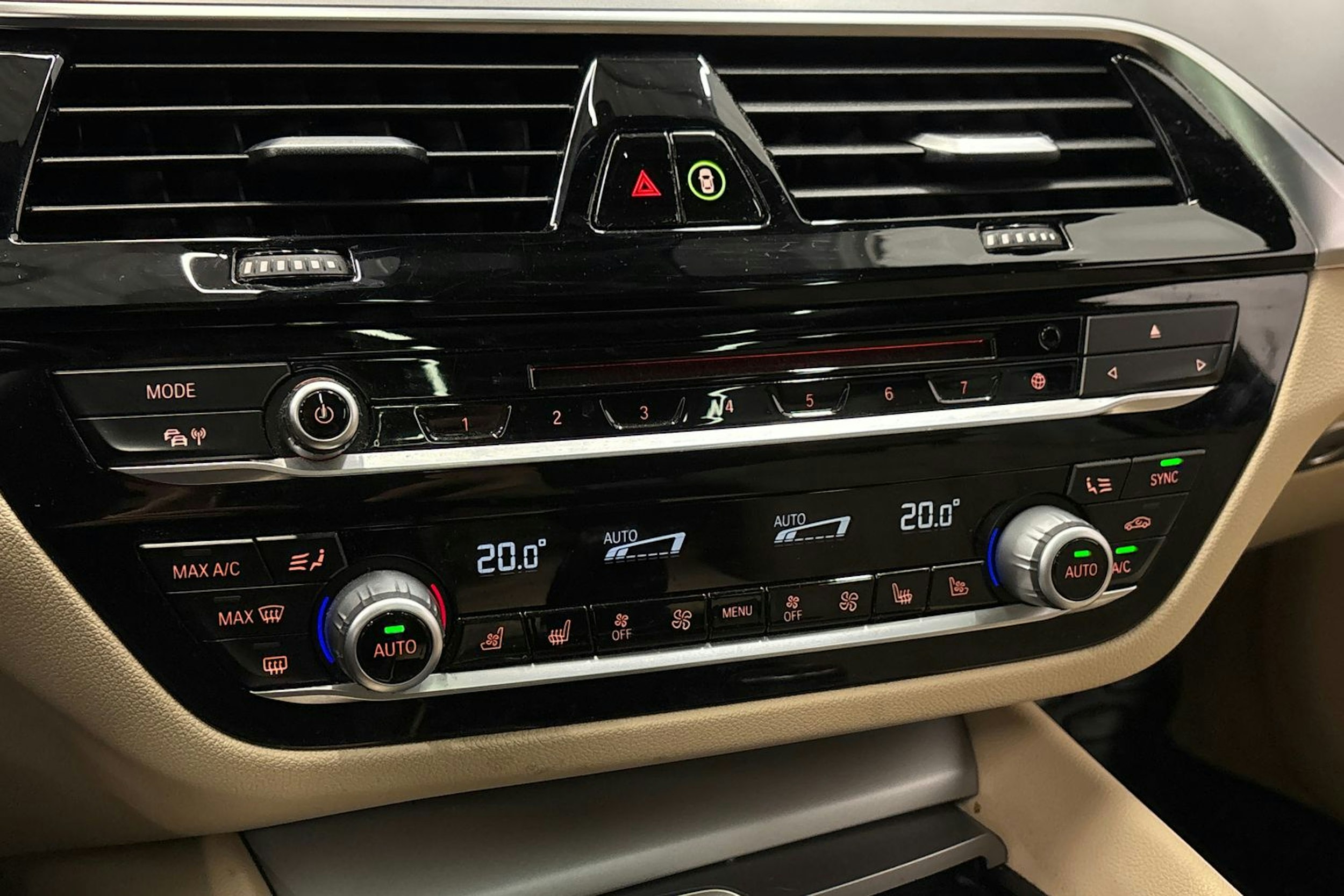 harmaa BMW 520 2018 kuva 26.