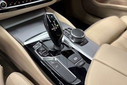 harmaa BMW 520 2018 kuva 27.