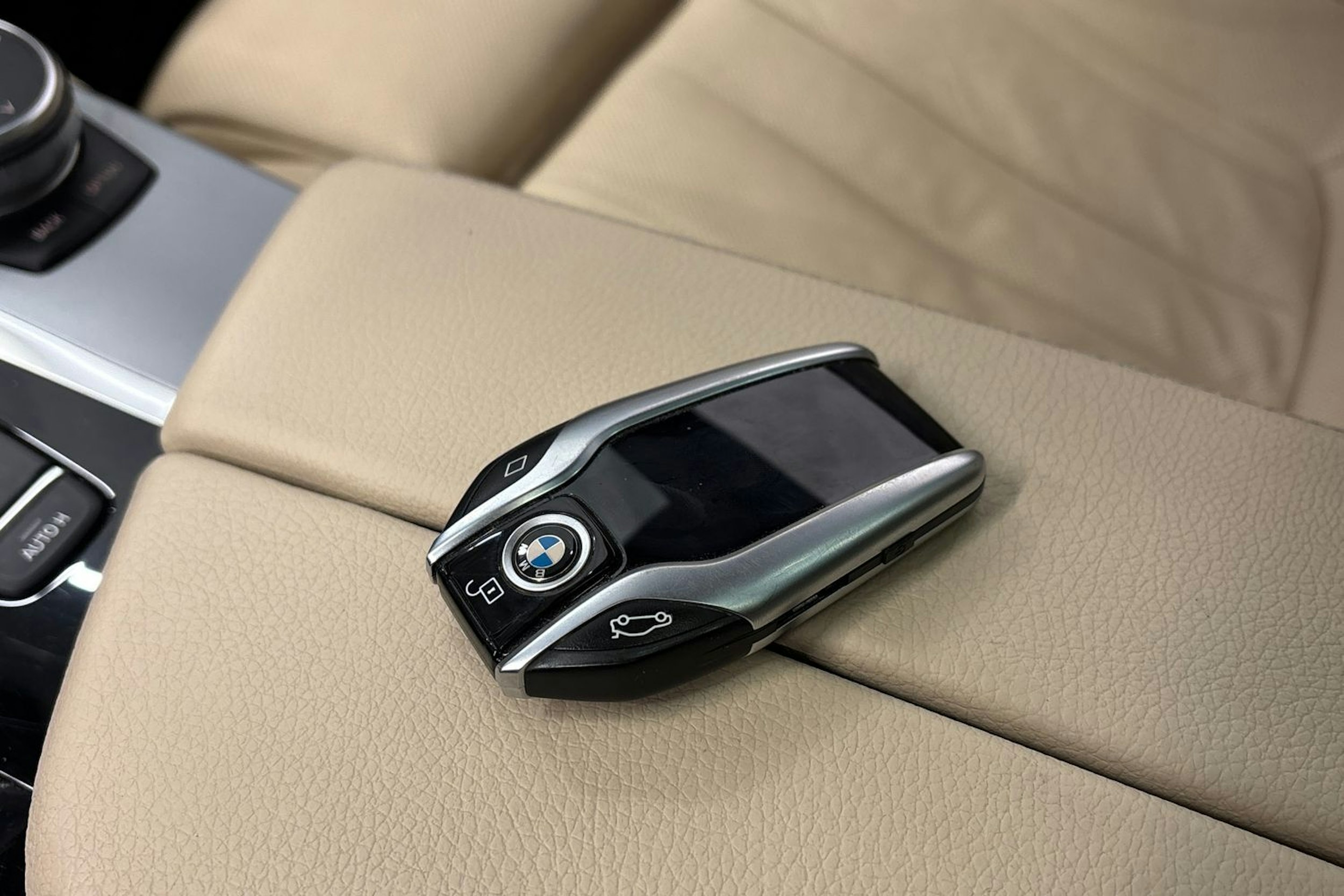harmaa BMW 520 2018 kuva 28.