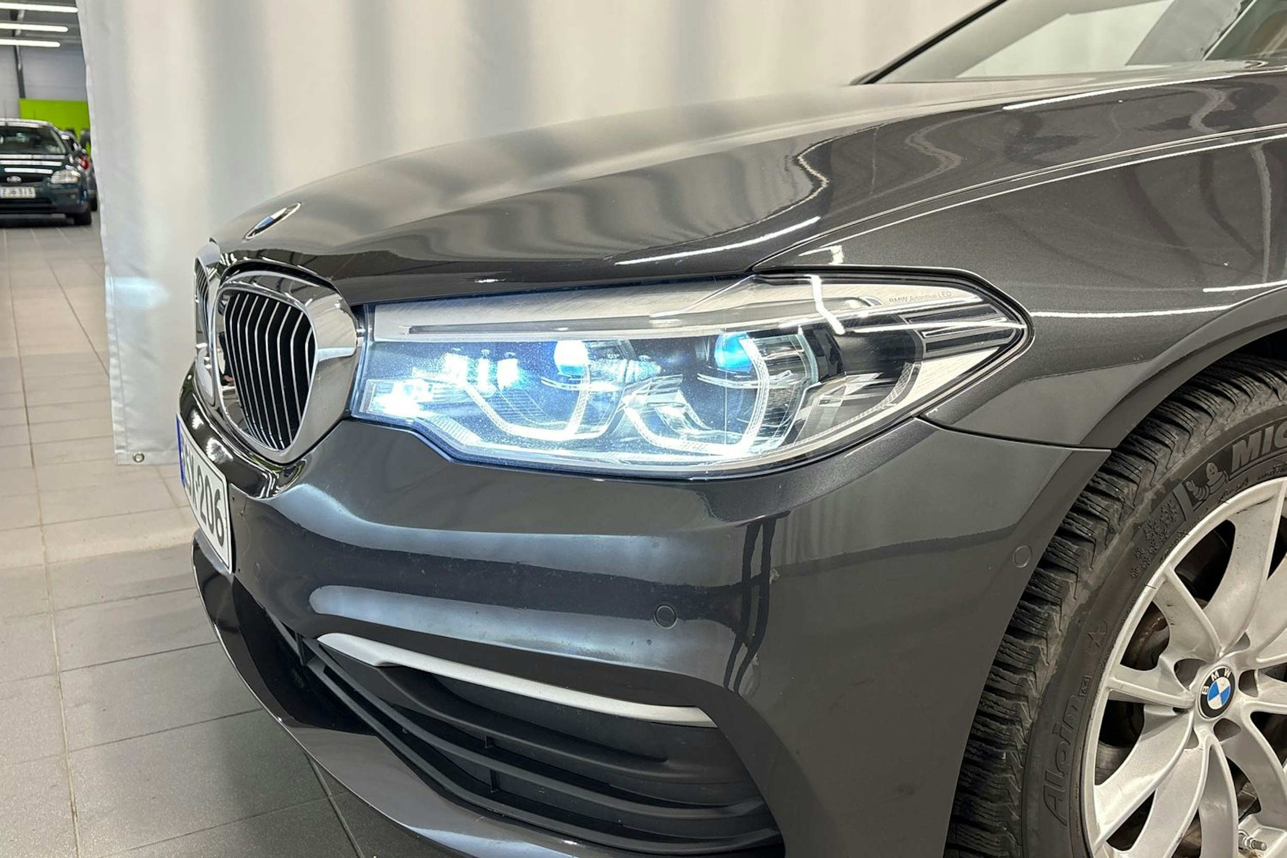 harmaa BMW 520 2018 kuva 30.