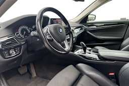 harmaa BMW 520 2018 kuva 3.