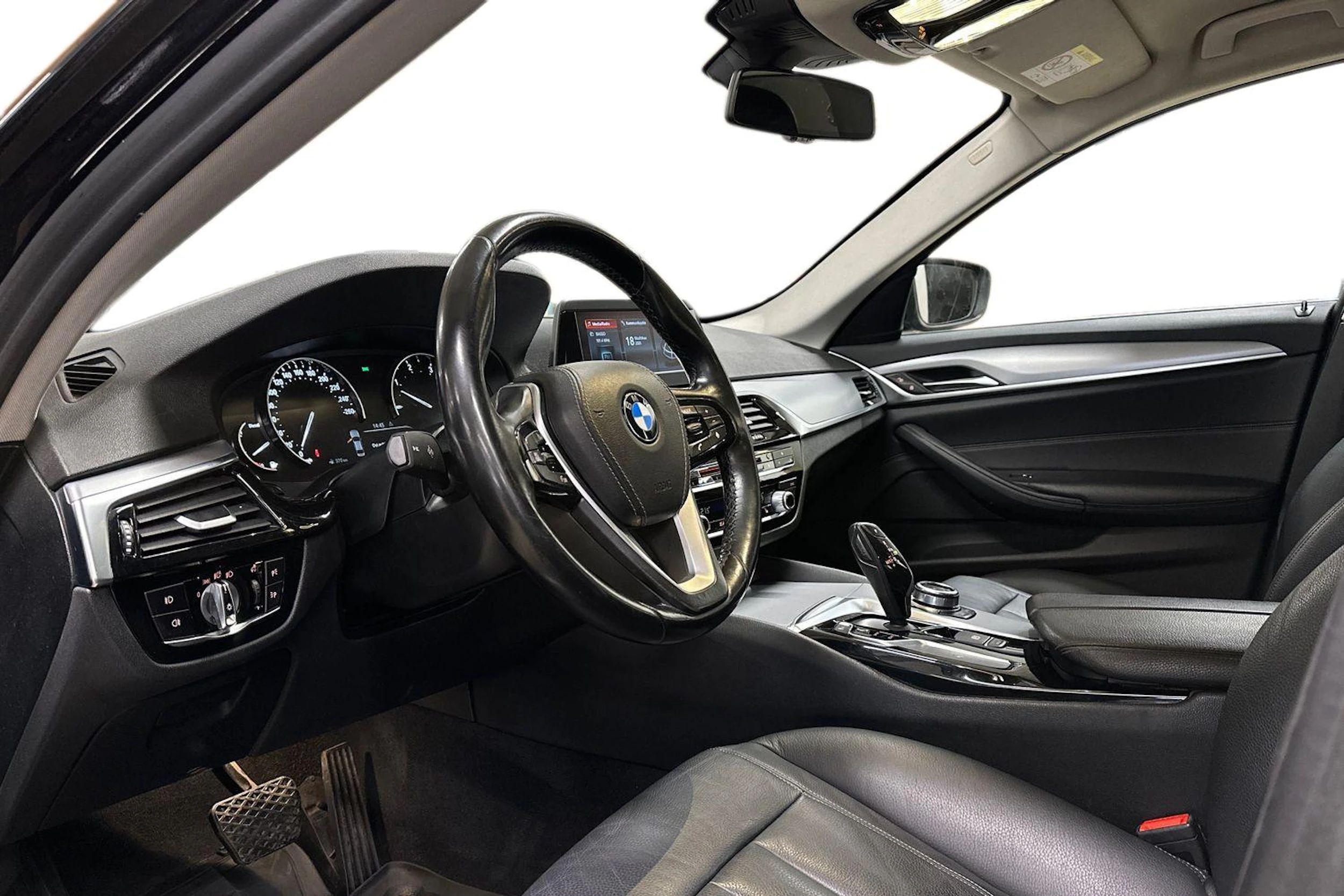 musta BMW 520 2018 kuva 6.