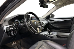 musta BMW 520 2018 kuva 6.