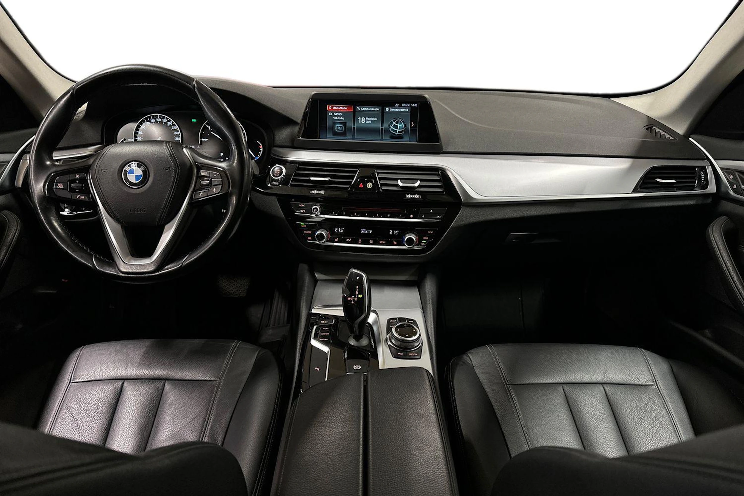 musta BMW 520 2018 kuva 7.