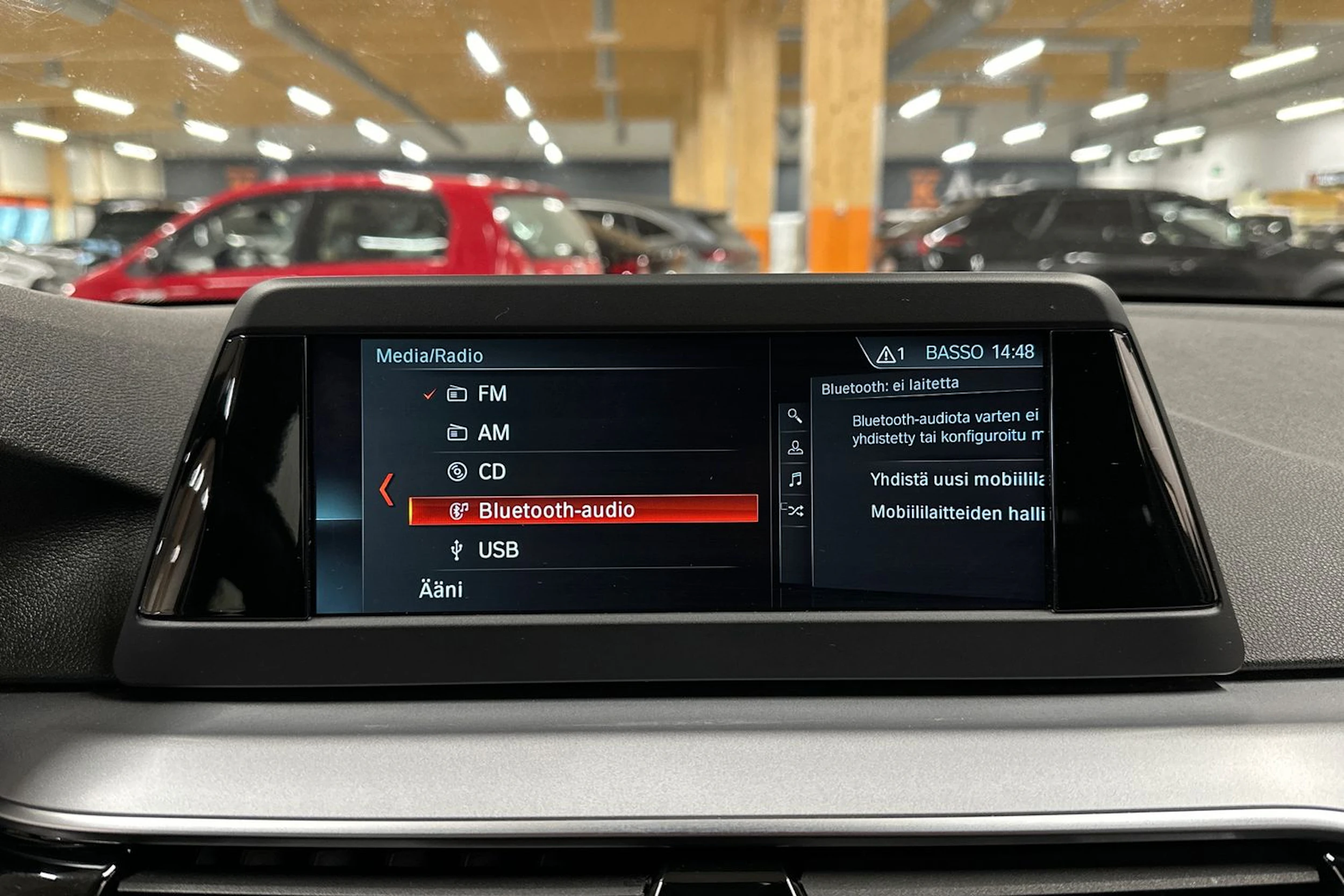 musta BMW 520 2018 kuva 13.