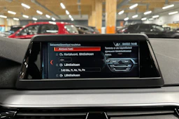 musta BMW 520 2018 kuva 14.