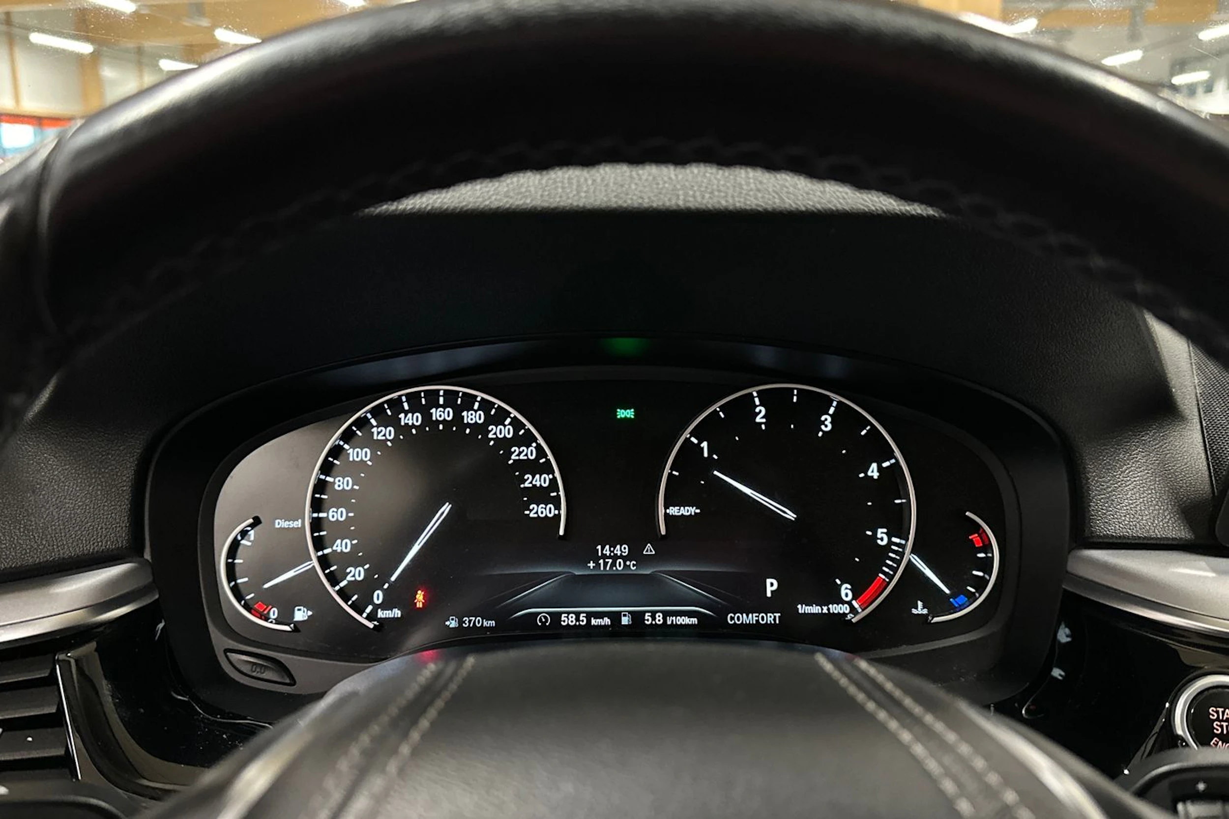 musta BMW 520 2018 kuva 17.